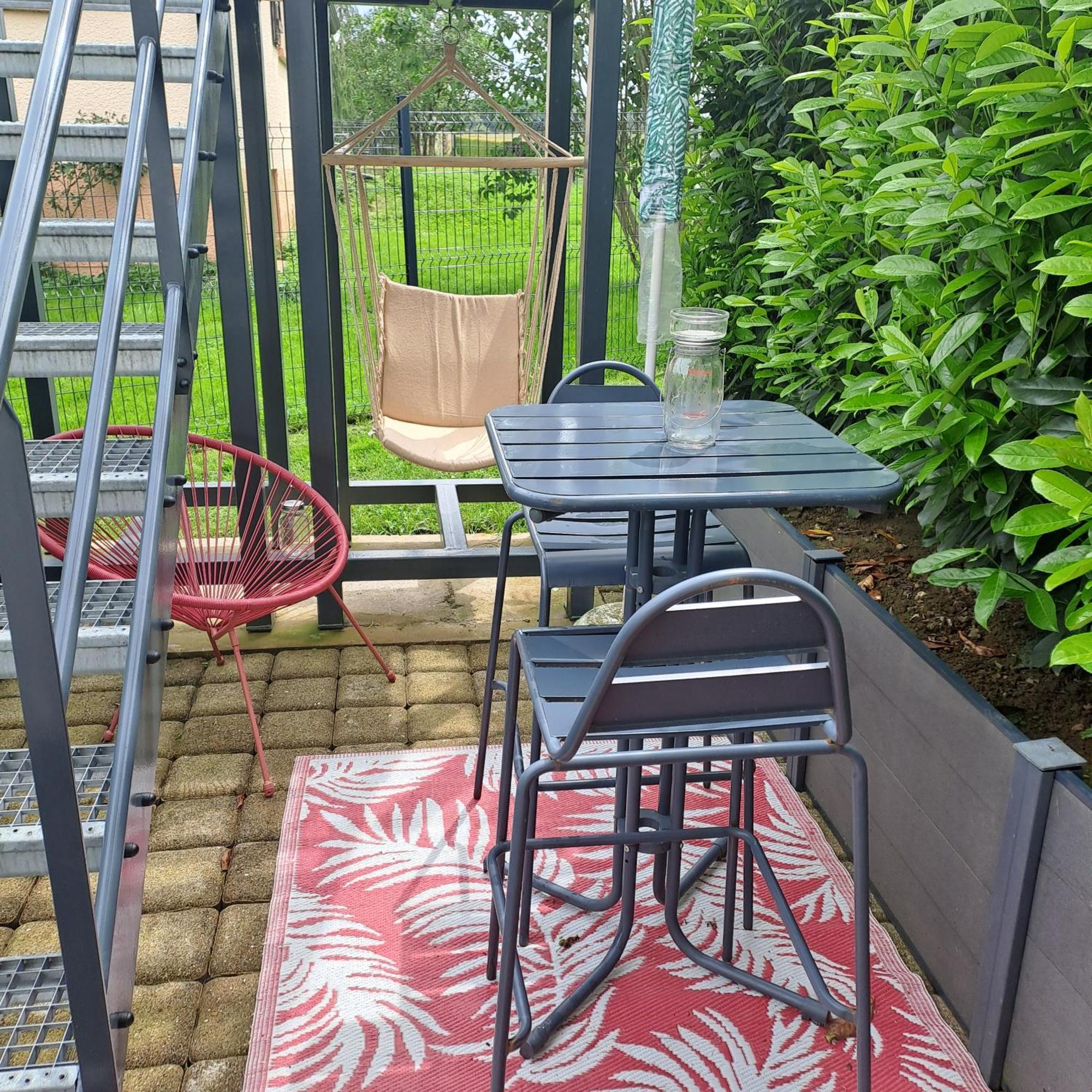 Studio Cosy Spacieux Lumineux Avec Terrasse Vezelois Exterior photo